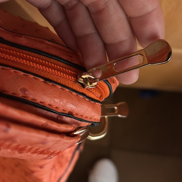 Faux Ostrich leather bag ; really is gorges made in China - Picture 10 of 17